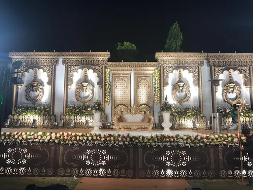 Illuminated gold reception stage