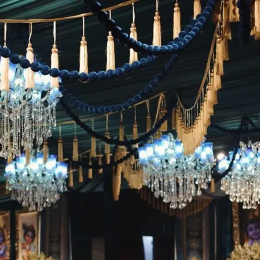 Hanging chandelier installation